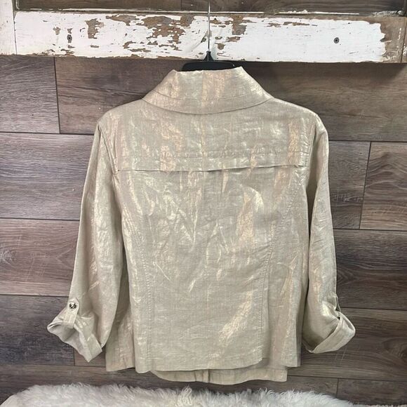 CHICO’S Women’s Gold Metallic Buttonup Linen Tab Sleeves Blouse Sz 1 Petite - Picture 4 of 7
